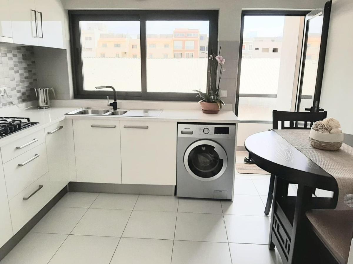 Apartment With Pool In Mindelo Eksteriør billede